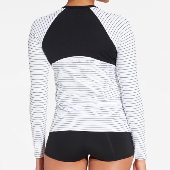 🚫SOLD🚫 CALIA by Carrie Underwood Rash Guard - Picture 4 of 11